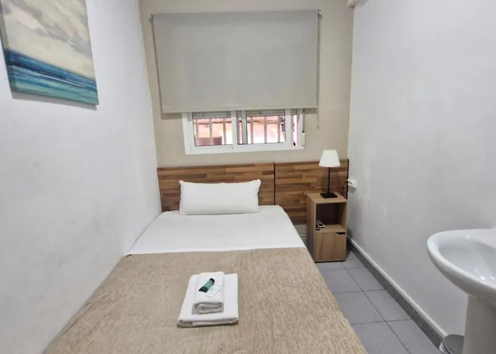 Elkano Hotel *