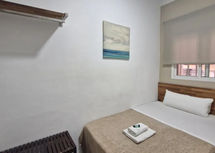 Elkano Hotel *