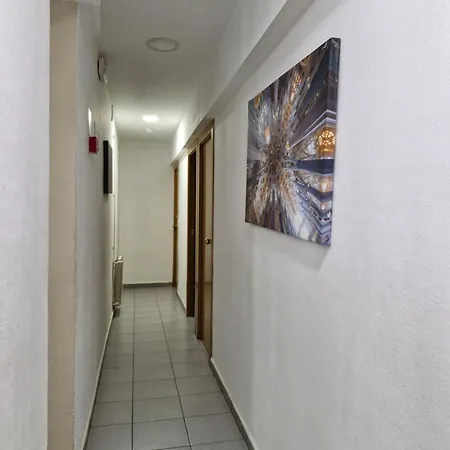 Elkano Hotel *