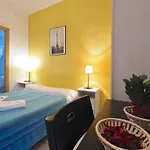 Elkano Hotel *